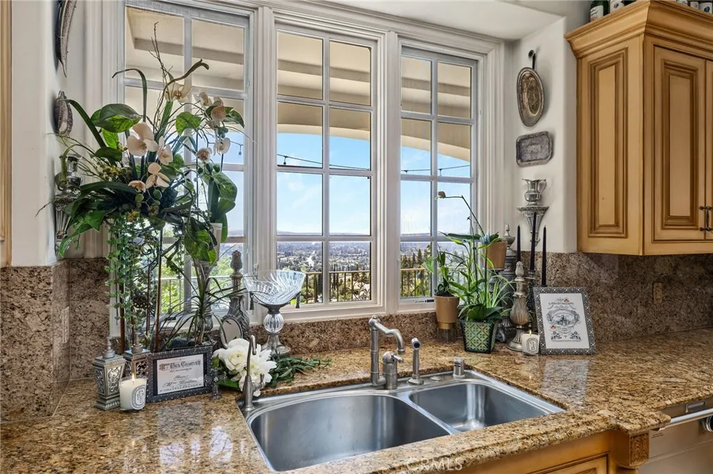 590 Gordon Highlands