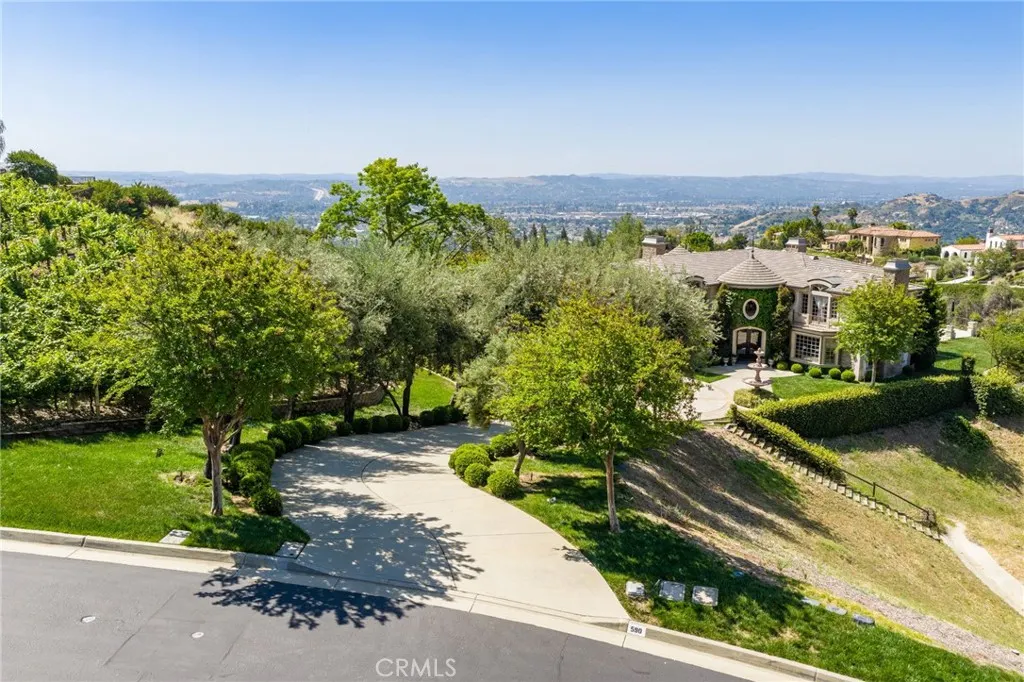 590 Gordon Highlands