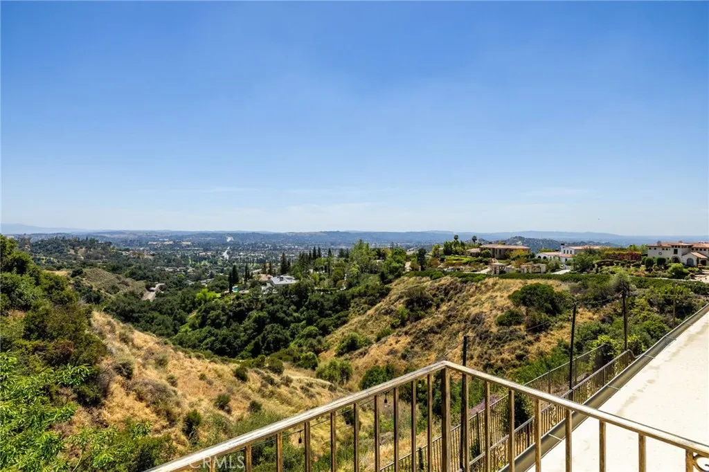 590 Gordon Highlands