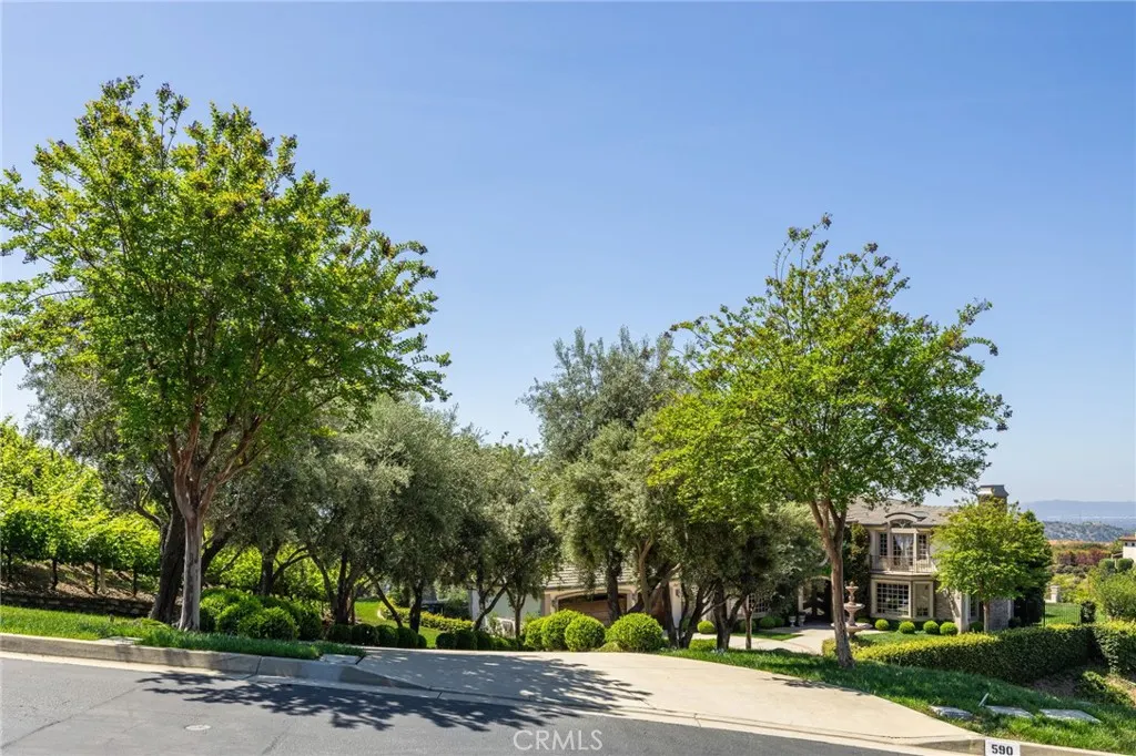 590 Gordon Highlands
