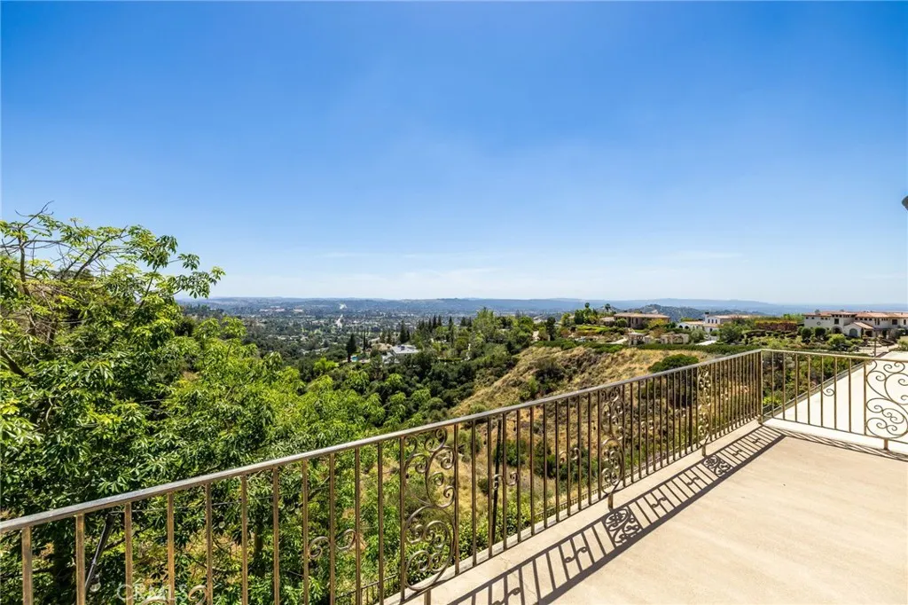 590 Gordon Highlands