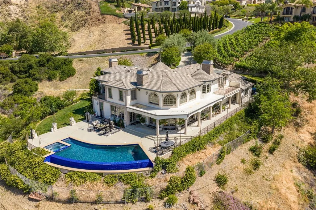 590 Gordon Highlands