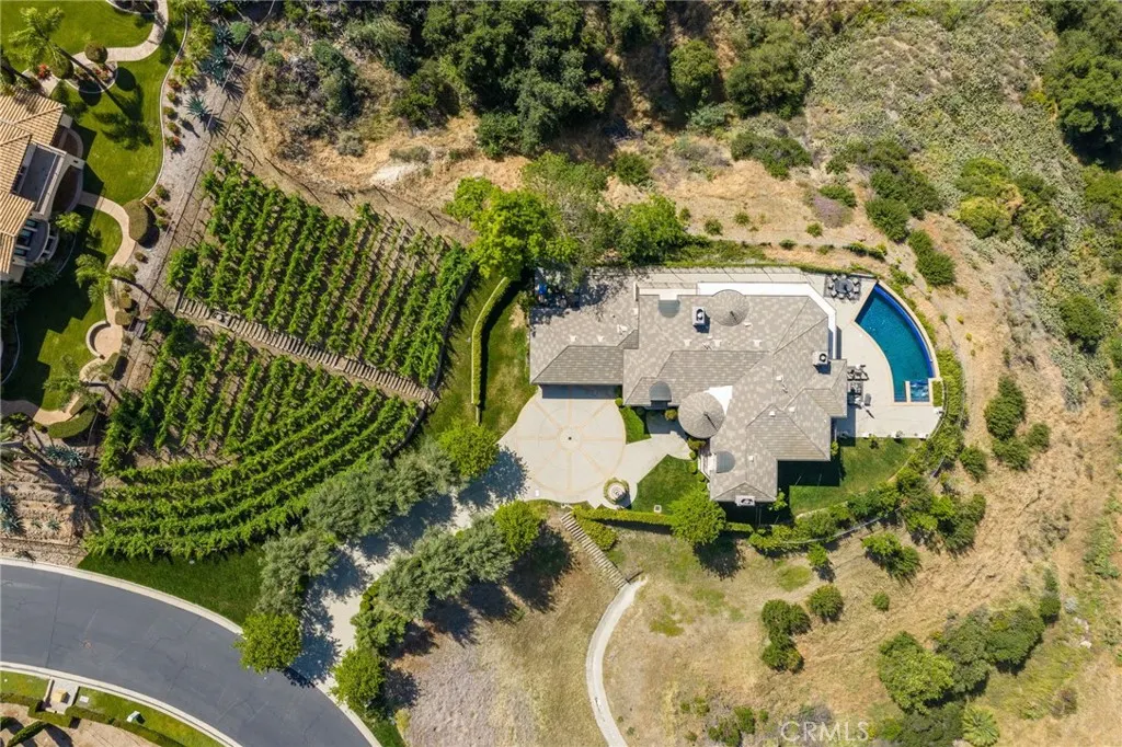 590 Gordon Highlands