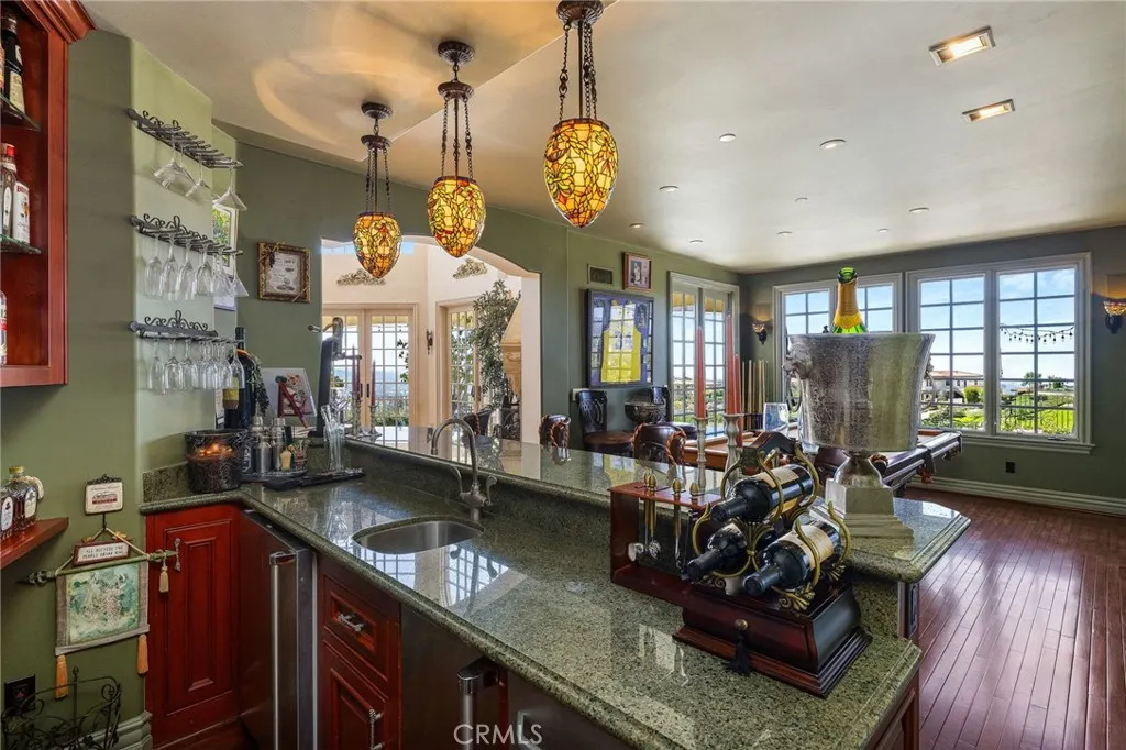 590 Gordon Highlands