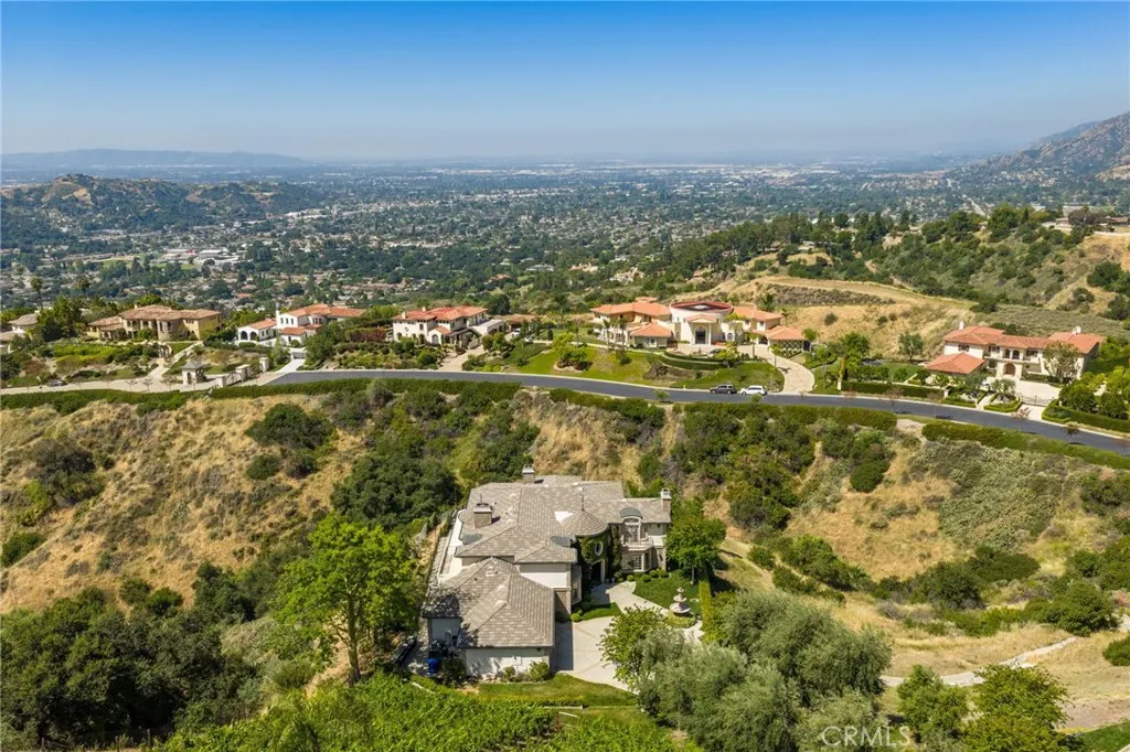 590 Gordon Highlands