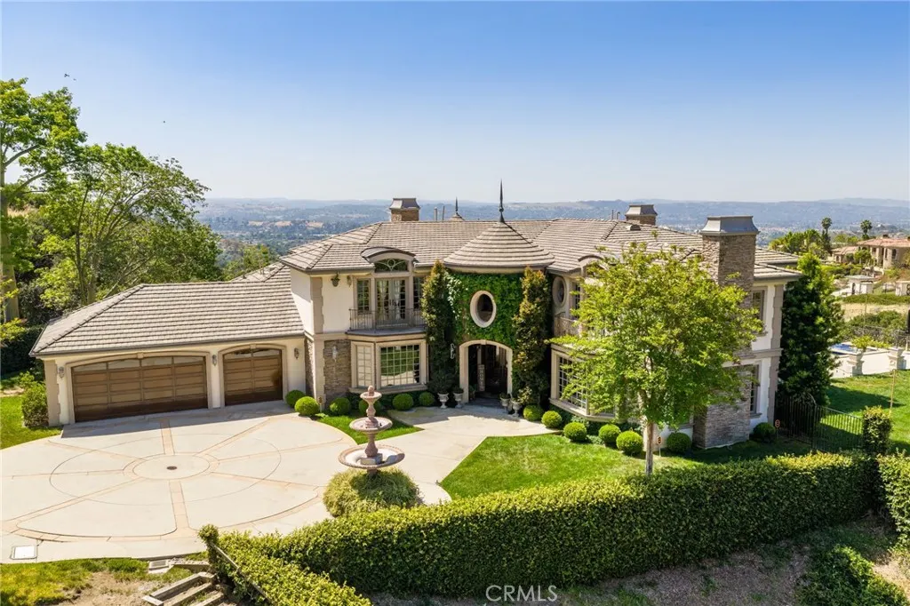 590 Gordon Highlands
