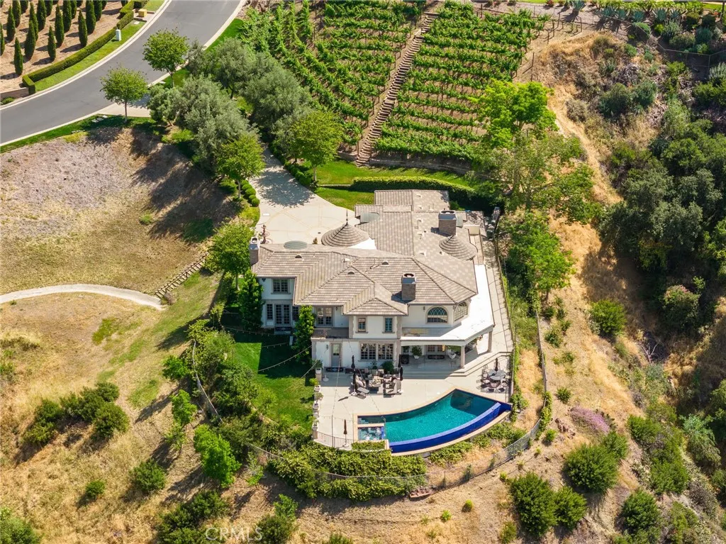590 Gordon Highlands