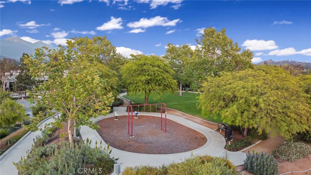 1127 Las Colinas Way