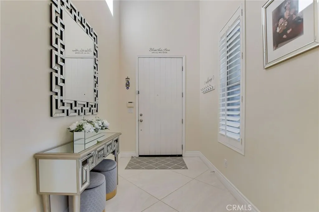 1127 Las Colinas Way