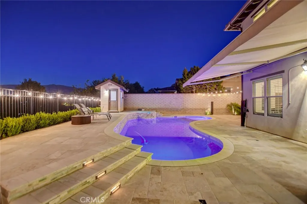 1127 Las Colinas Way