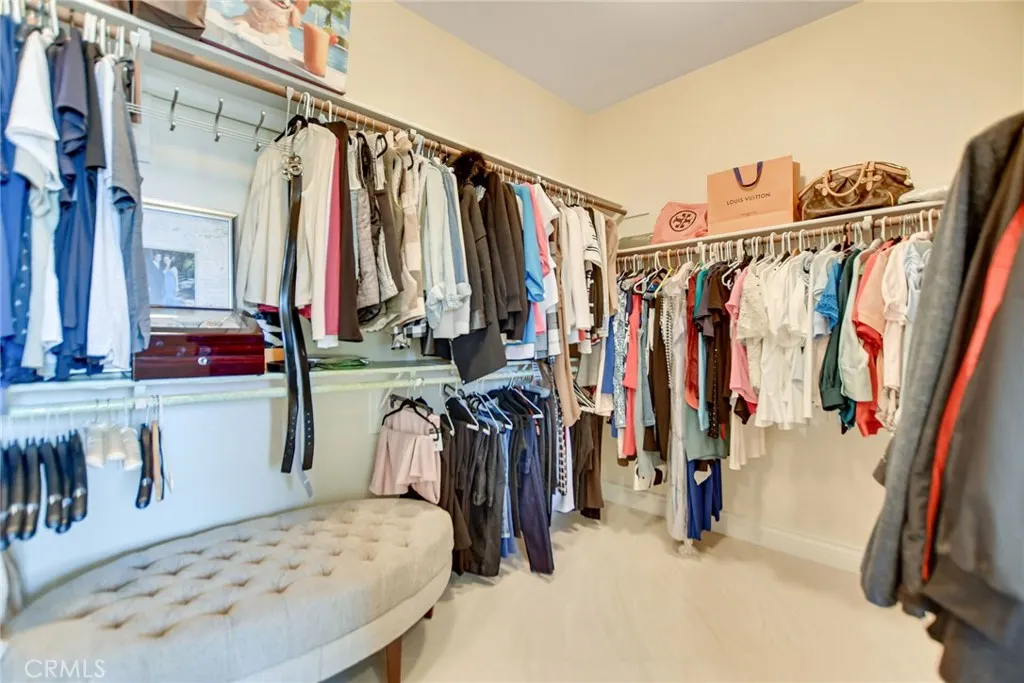 1127 Las Colinas Way