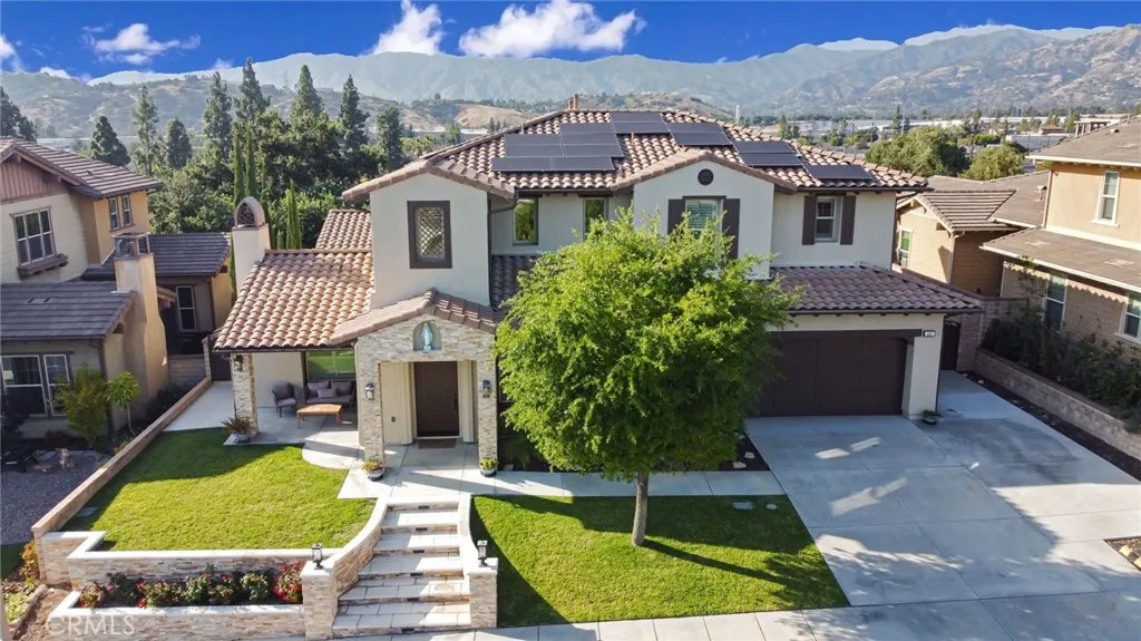 1127 Las Colinas Way