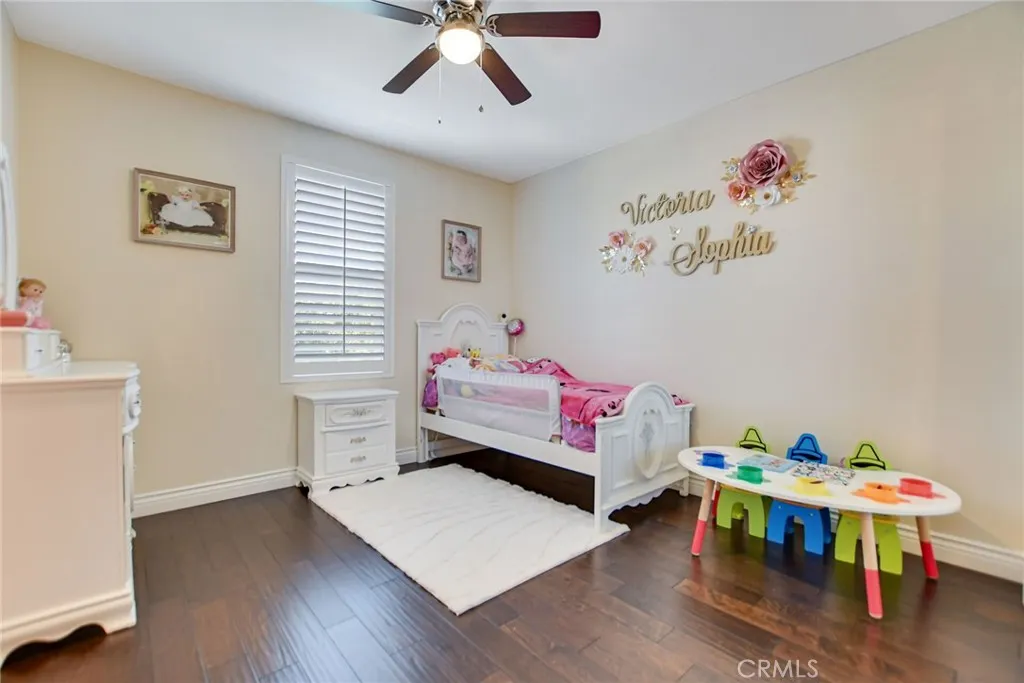 1127 Las Colinas Way