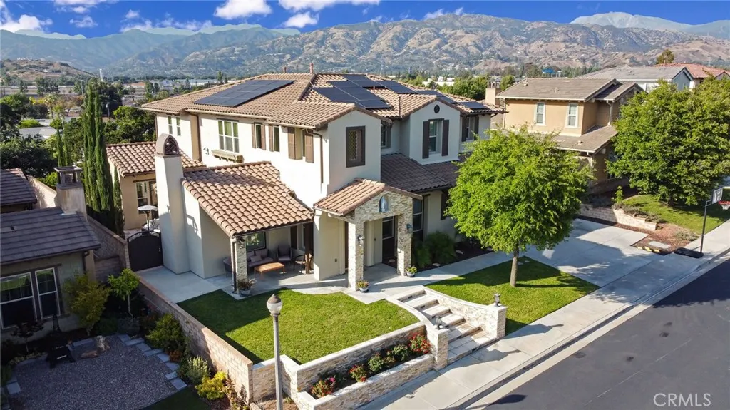 1127 Las Colinas Way