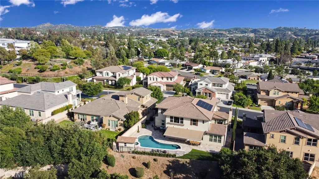1127 Las Colinas Way