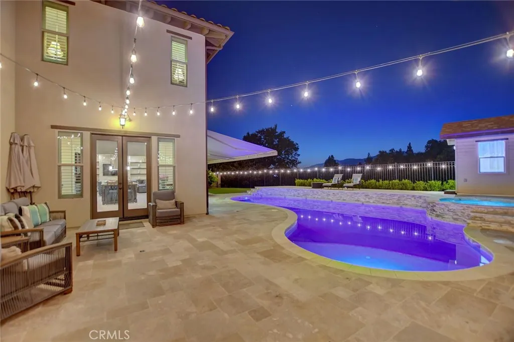1127 Las Colinas Way