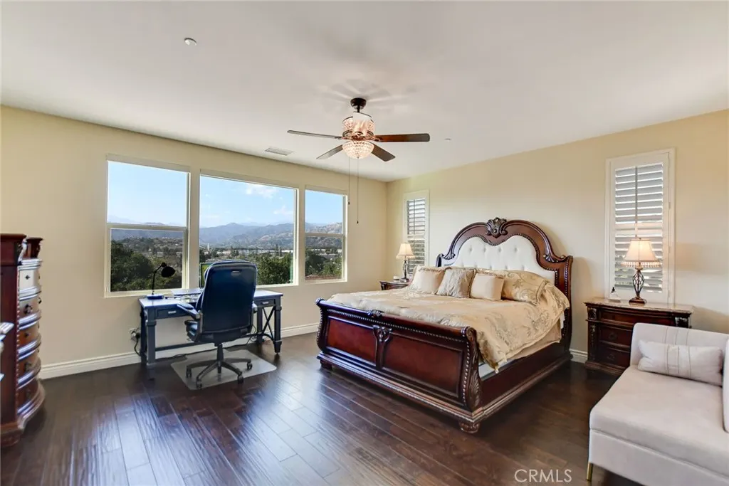 1127 Las Colinas Way