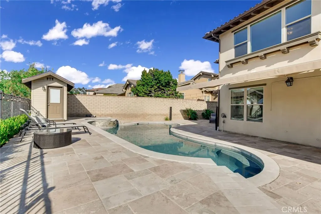 1127 Las Colinas Way
