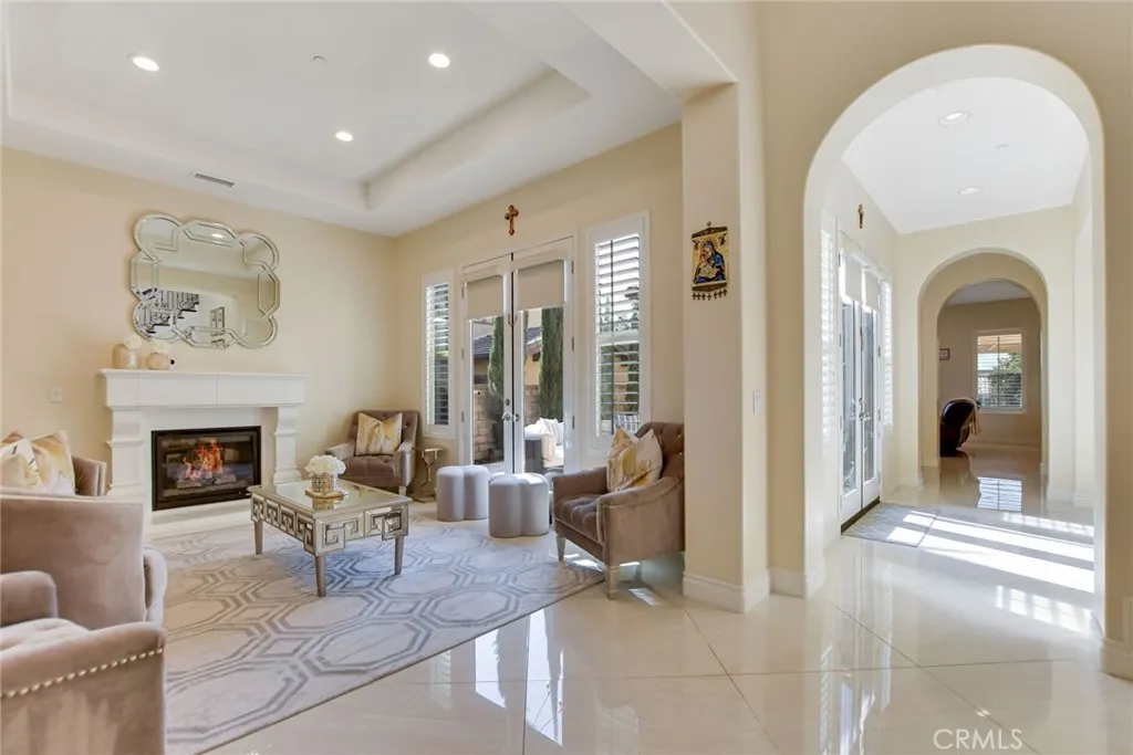 1127 Las Colinas Way