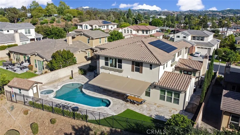 1127 Las Colinas Way