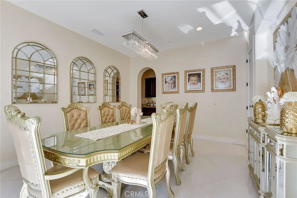 1127 Las Colinas Way
