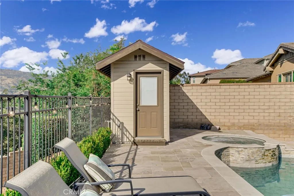 1127 Las Colinas Way