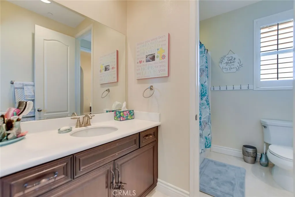 1127 Las Colinas Way