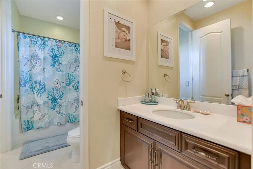 1127 Las Colinas Way