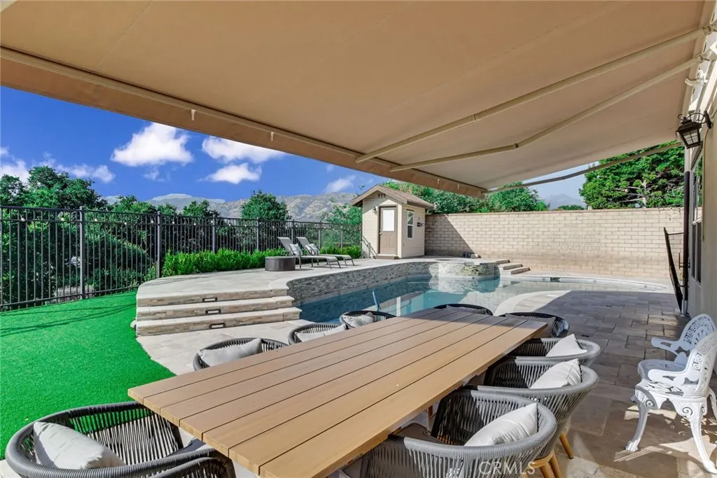 1127 Las Colinas Way