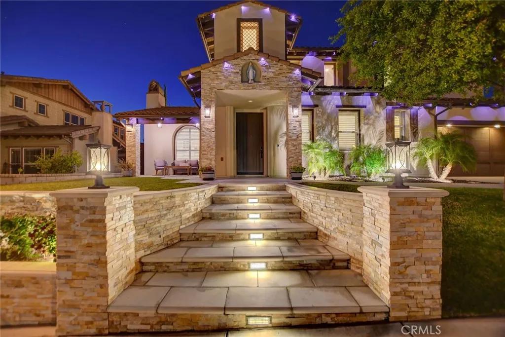 1127 Las Colinas Way