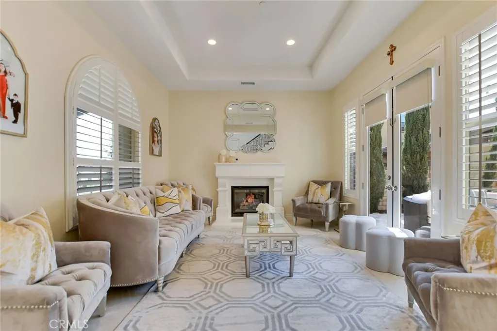 1127 Las Colinas Way