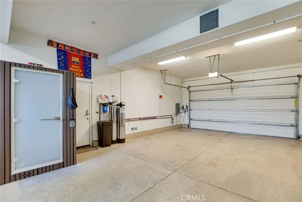 1127 Las Colinas Way
