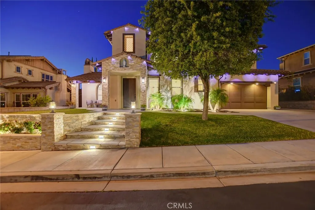 1127 Las Colinas Way