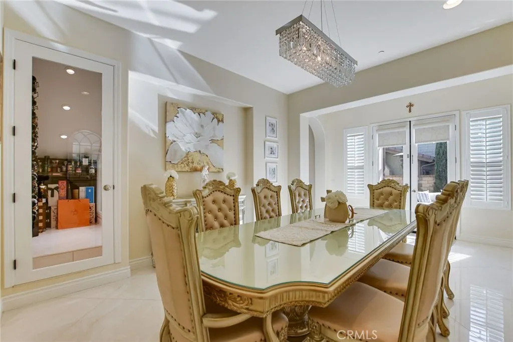 1127 Las Colinas Way