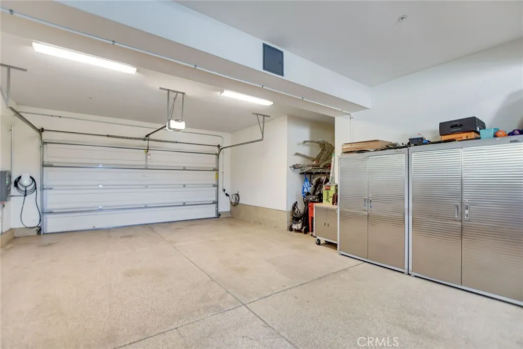 1127 Las Colinas Way
