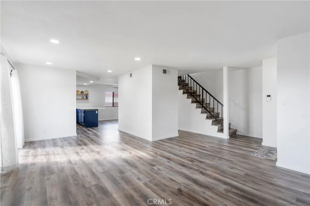 700 W 2nd Street
