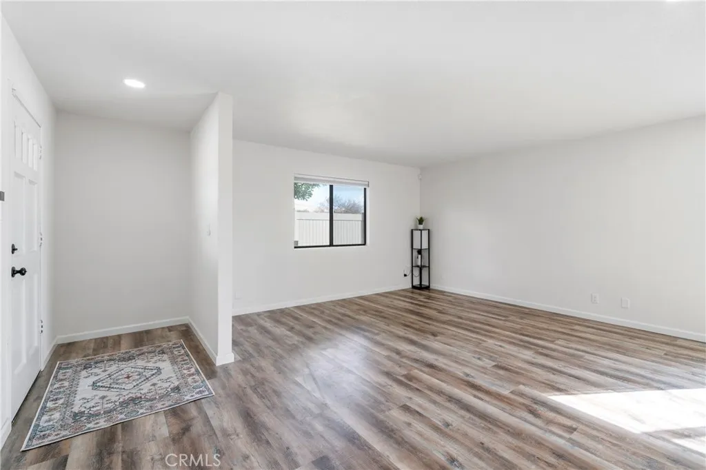 700 W 2nd Street
