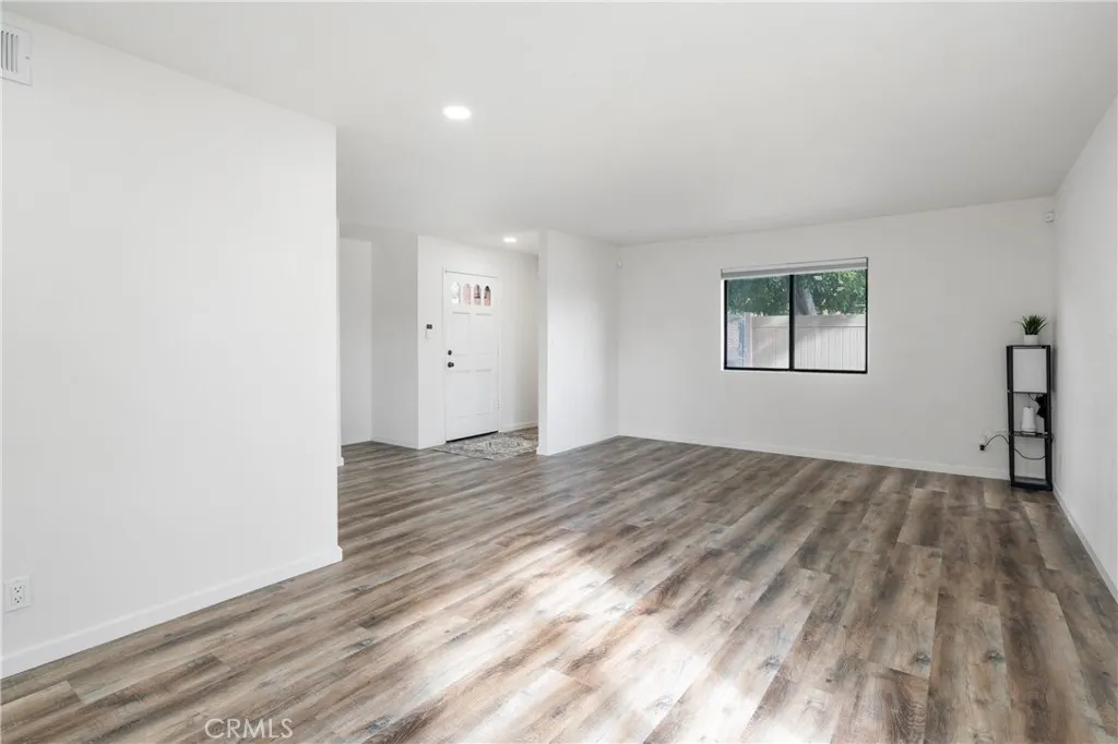 700 W 2nd Street