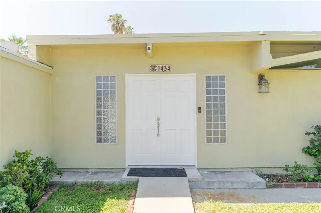 1434 E Holly Oak Drive