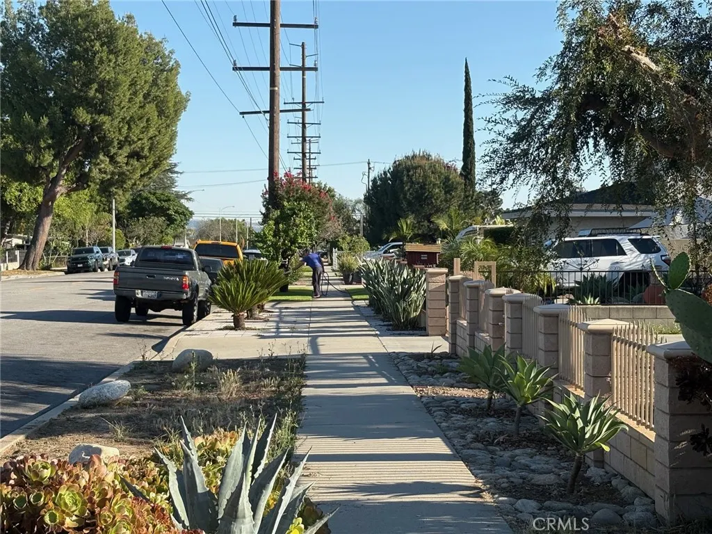 547 N Angeleno Avenue