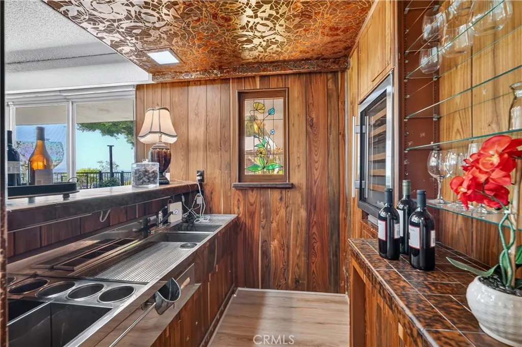 2904 Far View