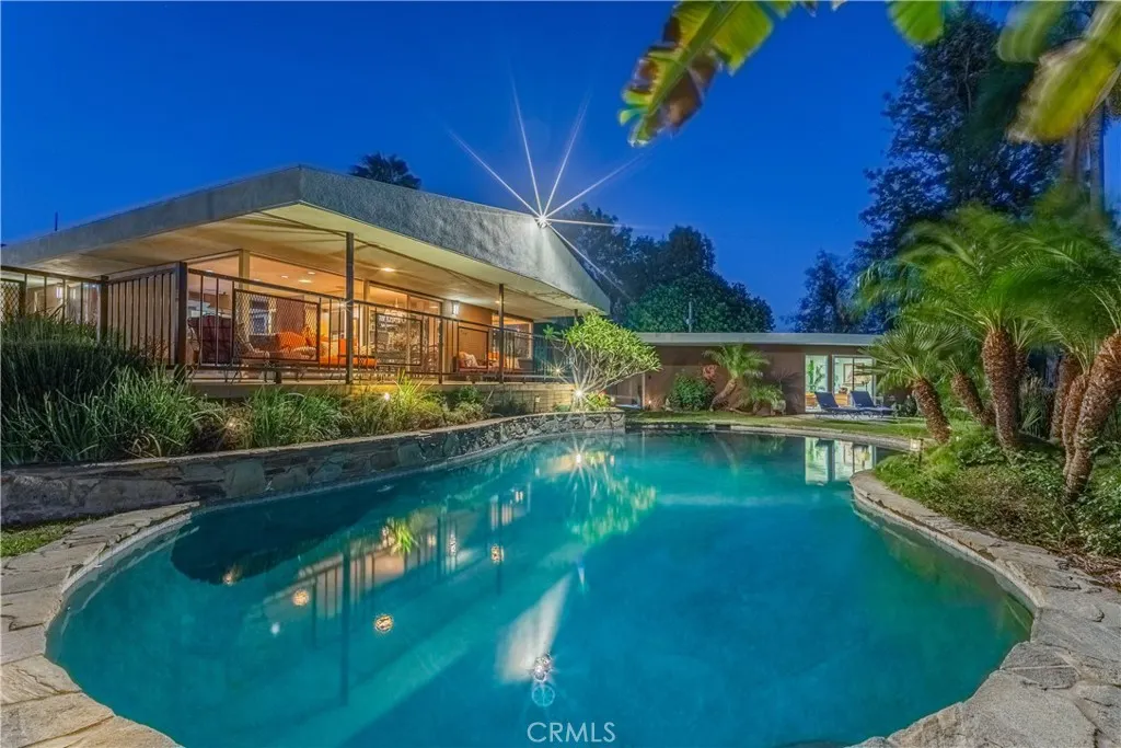 2904 Far View