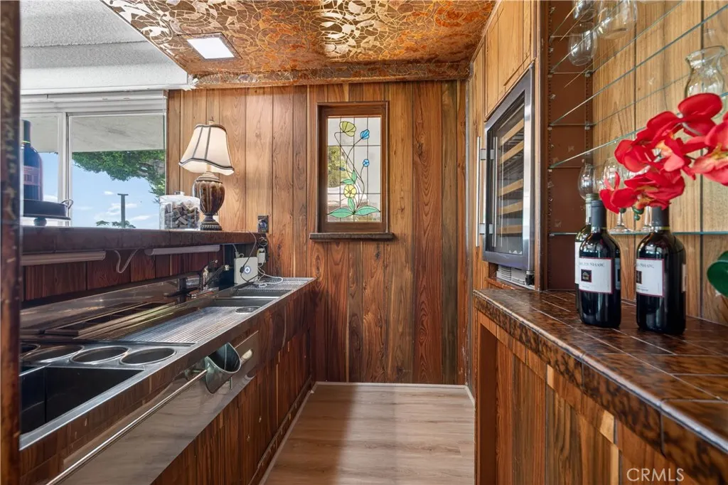2904 Far View