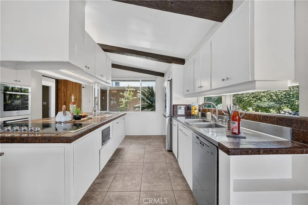 2904 Far View