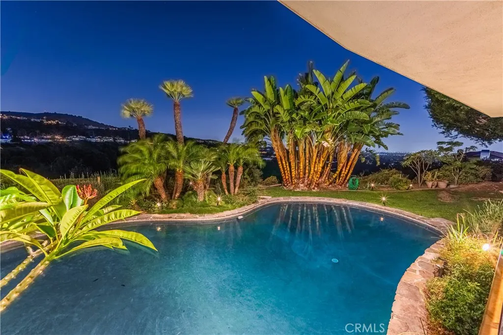 2904 Far View