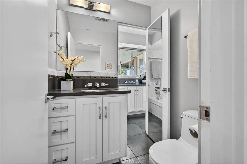 2904 Far View