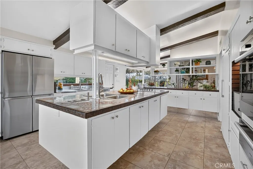 2904 Far View