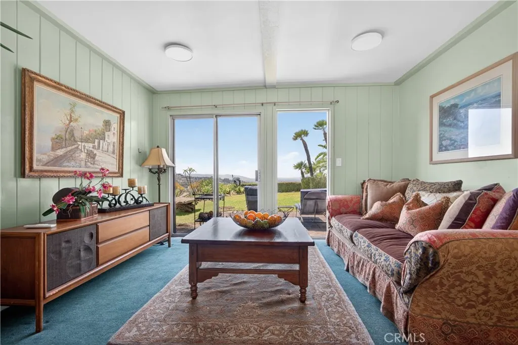 2904 Far View