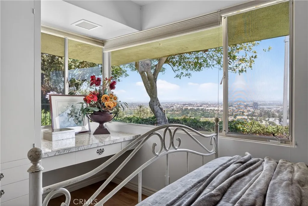2904 Far View