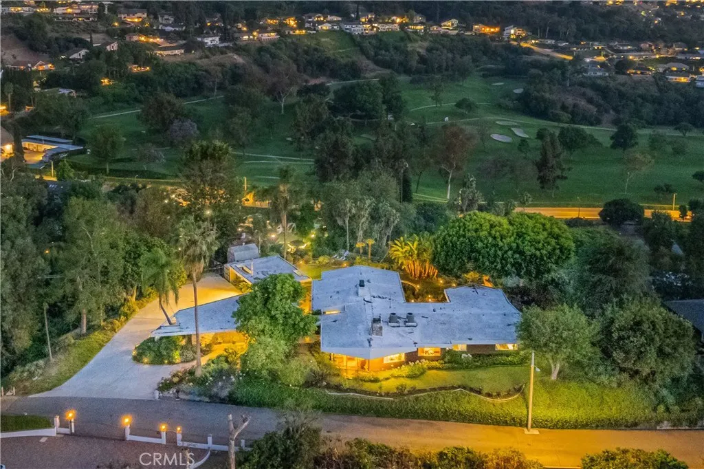 2904 Far View